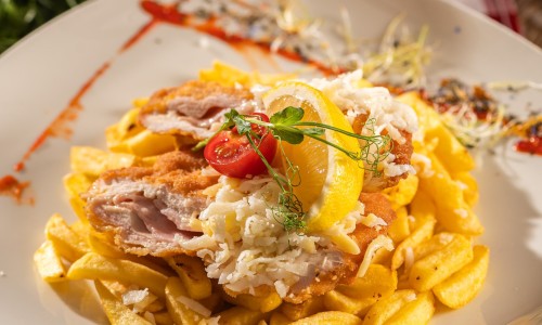 Cordon Bleu csirkemellből hasábburgonyával