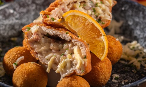 Parasztos Cordon Bleu házi burgonya krokettel