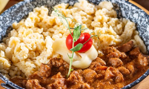 Sertéspörkölt házi galuskával